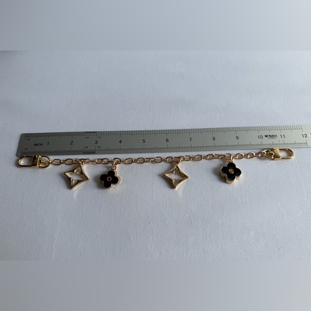 Bag accessories unbranded 2 scarfs and 1 chain set - Picture 4 of 6